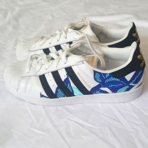 Womens Adidas Superstar Shelltoe Sneakers with blue, flower emroidery size 8